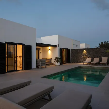 Luxurious Acebo 4 Bed, 4 Bath, Private Pool פלאיה בלנקה