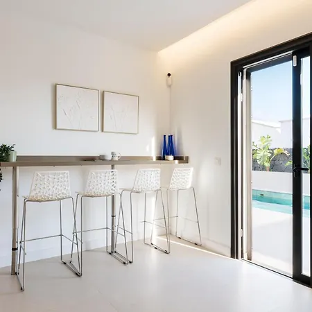 Luxurious Acebo 4 Bed, 4 Bath, Private Pool פלאיה בלנקה