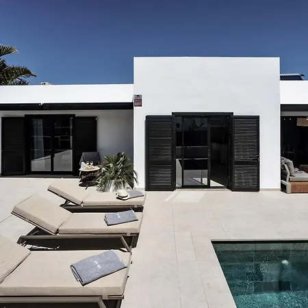 Luxurious Acebo 4 Bed, 4 Bath, Private Pool פלאיה בלנקה
