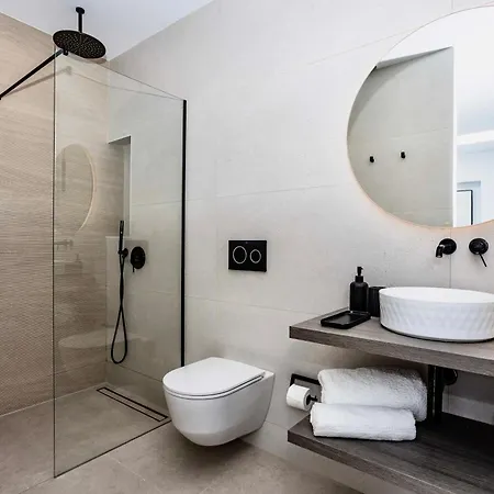 Luxurious Acebo 4 Bed, 4 Bath, Private Pool פלאיה בלנקה
