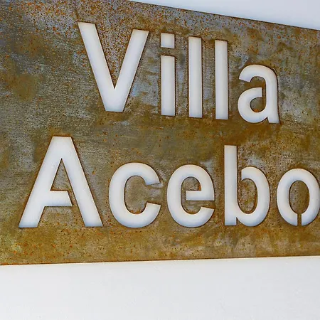 Luxurious Acebo 4 Bed, 4 Bath, Private Pool וילה