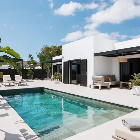 Luxurious Acebo 4 Bed, 4 Bath, Private Pool פלאיה בלנקה
